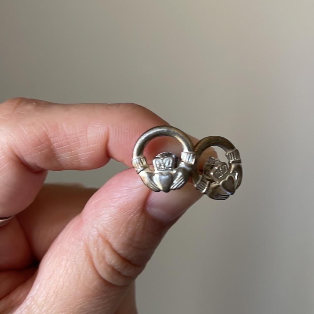 ☀️sold nfs☀️claddagh sterling earrings - Picture 3 of 5